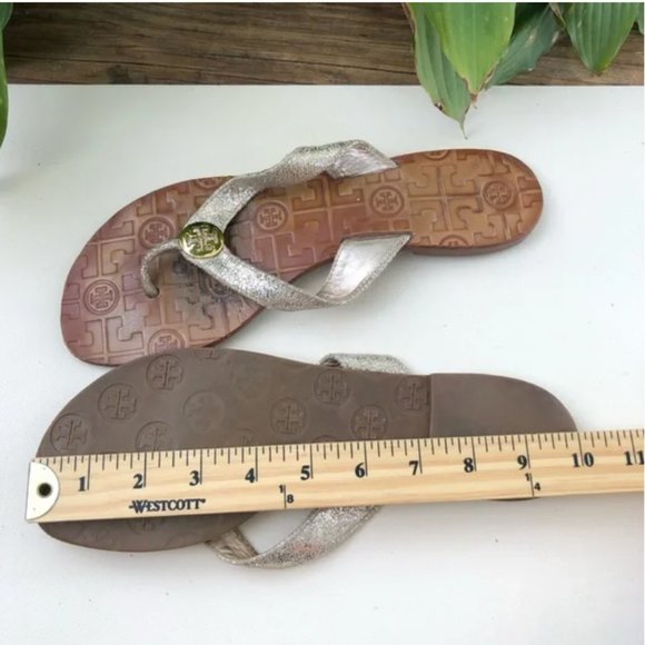 Tory Burch silver with gold tone TB logo women’s sandals size 8.5-9 - Picture 9 of 9